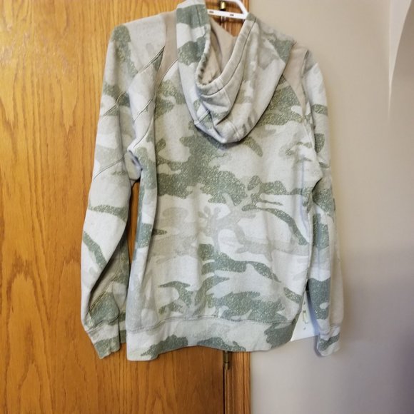 ❤️🛍️Cabela Kangaroo Camouflage Camo Hoodie  Size M❤️🛍️ - Picture 4 of 12